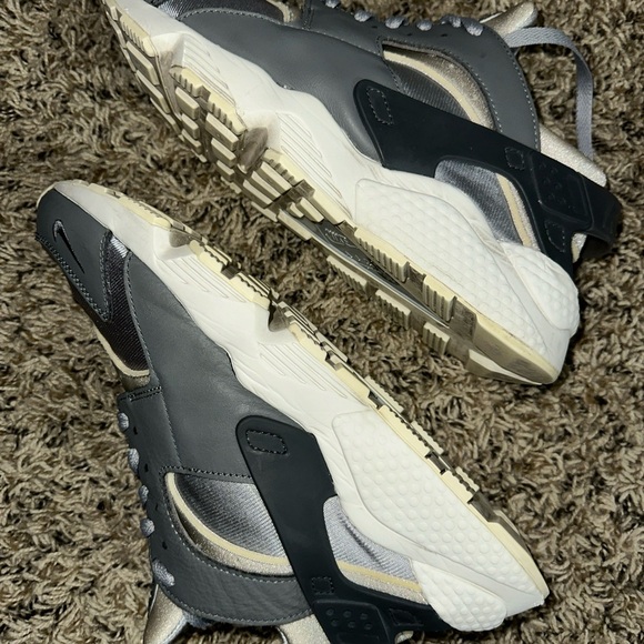 Size 10.5 - Nike Air Huarache Light Smoke Grey - Picture 3 of 13